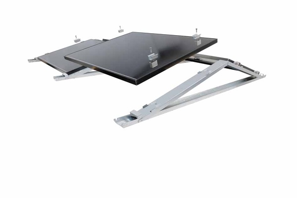 Dank der Klemmen ist die Aufnahme von Modulen mit einer Höhe von 30 mm bis 50 mm sowie einer Tiefe von 900 mm bis 1.100 mm problemlos möglich.