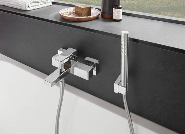 Ein Wanneneinlass ist mit im Sortiment.