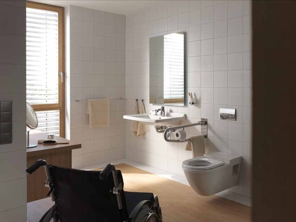 Starck 3 Vital ist eine Lösung für barrierefreie Bäder, die Rollstuhlfahrer:innen sowie Personen, die einen Rollator benutzen, genügend Platz zu bieten. Starck 3 Vital ist eine Lösung für barrierefreie Bäder, die Rollstuhlfahrer:innen sowie Personen, die einen Rollator benutzen, genügend Platz zu bieten.