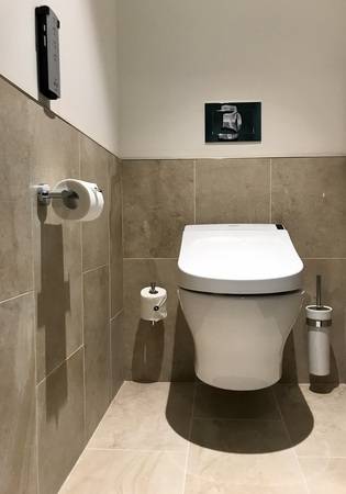 Die Hotelbäder des Imperator sind mit Washlet von Toto ausgestattet. Das Dusch-WC des Komplettbadanbieters aus Japan passt optisch hervorragend in die hochwertig gestalteten Sanitärräume.