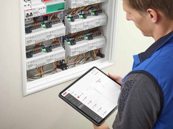 Die Bedienung von Omnexo richtet sich ganz nach den Bedürfnissen der Anwender: so kann die Steuerung über herkömmliche Wandtaster oder per App über PC, Tablet oder Smartphone erfolgen. Die Bedienung von Omnexo richtet sich ganz nach den Bedürfnissen der Anwender: so kann die Steuerung über herkömmliche Wandtaster oder per App über PC, Tablet oder Smartphone erfolgen.