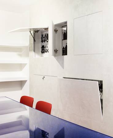 Auch für Büroräume perfekt geeignet: Mit SYNTESIS TECH lässt sich technische Ausstattung & Co. dezent im Hintergrund verbergen.