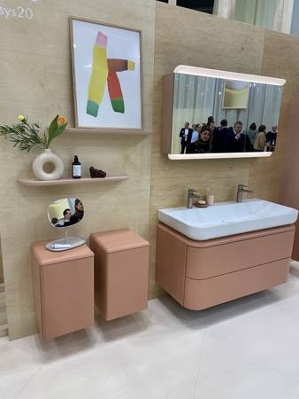 Bei Burgbad konnte man die neue Kollektion b:me betrachten.