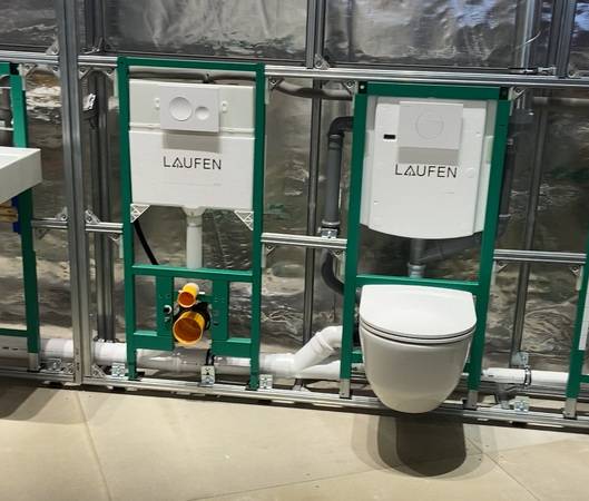 Auch hinter der Wand liefert Laufen mittlerweile alles dazu.