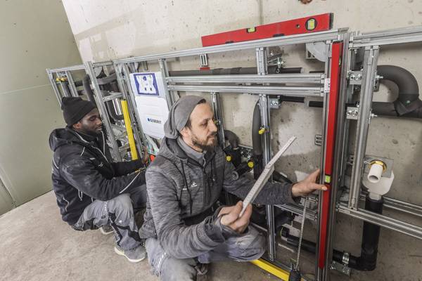 Nach der Befestigung wurden die Geberit GIS IV Wände ausgerichtet.