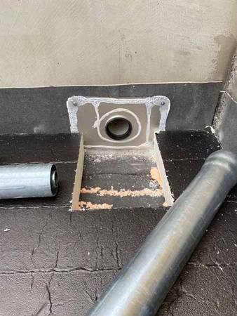 Mit den Loro-Rainstar-Abläufen lässt sich die Entwässerung in die Dämmebene legen. Mit den Loro-Rainstar-Abläufen lässt sich die Entwässerung in die Dämmebene legen.