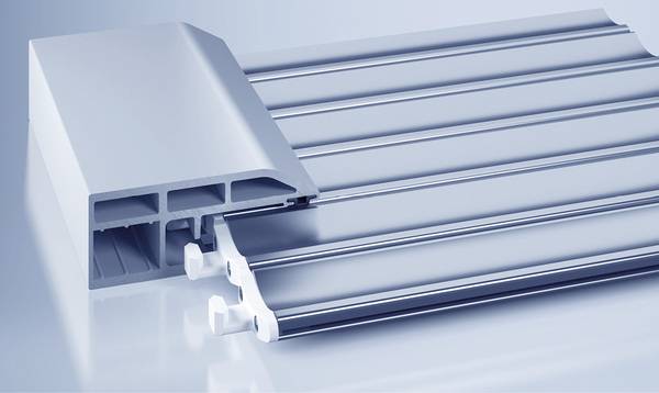 Mit einer Deckbreite von 51 mm können bei Edelstahlrollläden max. Breiten von 6 m bei einer max. Höhe 4 m und einer max. Fläche von 18.0 m2 erzielt werden. Der fertige Rollladenpanzer hat ein Gewicht von 18 kg/m2 und erreicht die Hagelklasse 7.