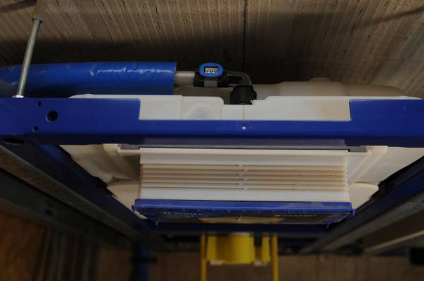 Dank des Geberit FlowFit MasterFix Adapters kann die Montage des Unterputzspülkastens ohne den Einsatz von Werkzeugen schnell und unkompliziert durchgeführt 