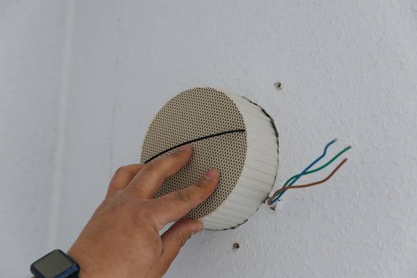 Der Pendellüfter x-well D13 lässt sich mit wenigen Handgriffen montieren: