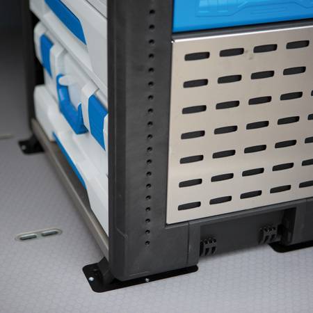 Die Bodenschalen werden im Montageboden eingebracht und dienen der schnellen Positionsarretierung.