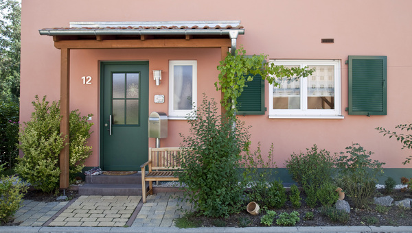 Diese Farben und Oberflächen sind bei Fenster und Türen gefragt