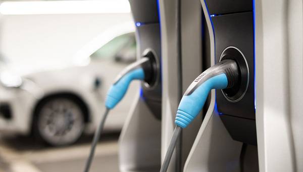 Netzentgelte gefährden Ausbau der Schnellladeinfrastruktur für E-Autos