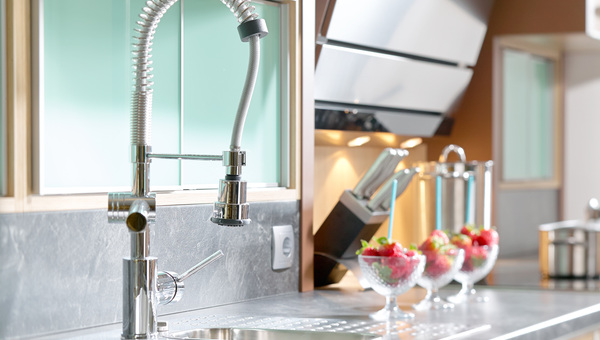 Wasserhahn in einer Küche