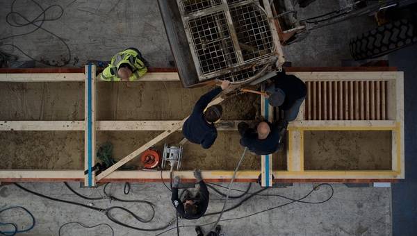 Lehm-Holz-Massivdecke: Ein Bauteil rein aus Holz und Erde