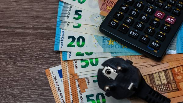 Preissturz an der Strombörse: April bringt günstige Börsenstrompreise