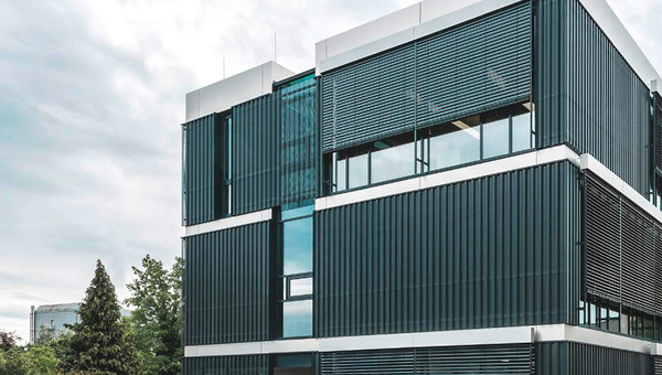Was ist der beste Sonnenschutz an der Fassade?