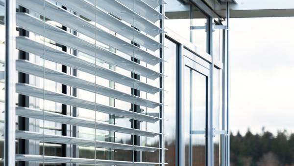 BX8 KNX steuert bis zu 8 Jalousien