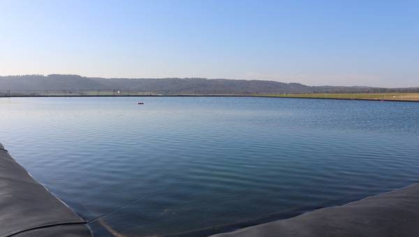 Bracht Erdwasserbecken Wärmespeicher