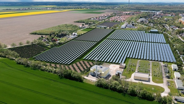 Deutschlands größte industrielle Solarthermieanlage entsteht derzeit in Leipzig