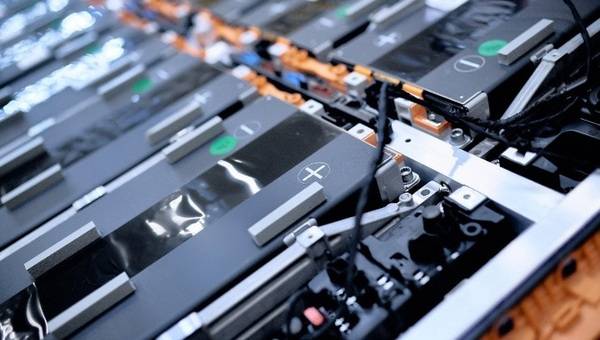 Ford startet Batterieproduktion für Elektrofahrzeuge in Köln