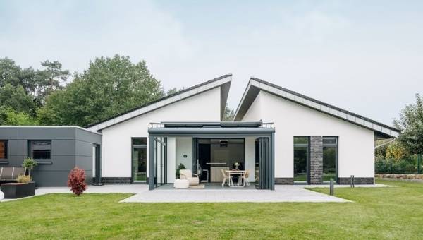 Energieautarkes Wohnhaus mit Wintergarten als Solarspeicher