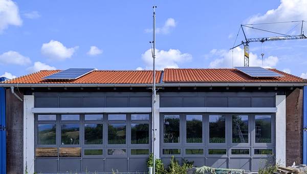PV-Anlagen: Eigenverschattung von Steildächern 