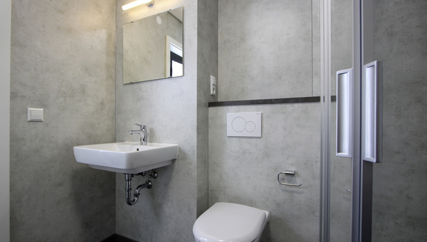 Modulares Badsystem „Easi Bath“: Wie SHK-Betriebe Bauzeiten auf drei Tage reduzieren können