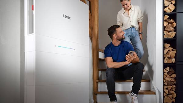 Senec Home E4: Wandspeicher für Haus und Außenbereich