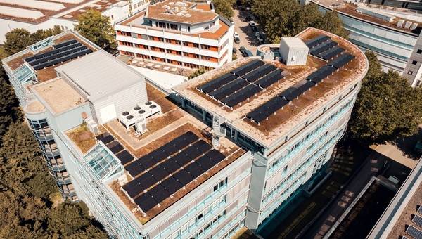 SolarEdge: Virtuelle Batterie für gewerbliche Mehrmietergebäude