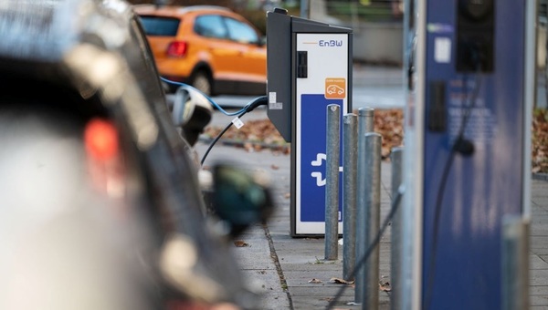 E-Auto: Fast jede zweite Kommune ohne öffentliche Ladeinfrastruktur