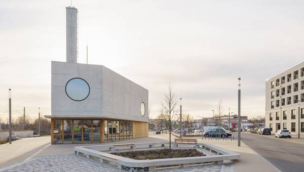 Energiezentrale Freising Solarlux Glas-Faltwände aus Holz