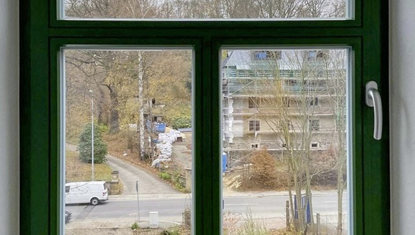 Fenstersanierung im Denkmal: Warum maximale Schalldämmung nicht immer maximalen Komfort bringt 