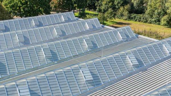 Sporthalle Velux Lichtbänder