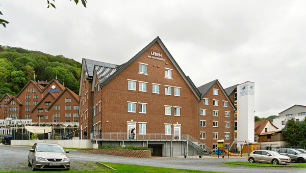 Remeha: Hybrides Heizsystem mit Wärmepumpe und Gas für Service-Wohnen 