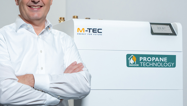M-TEC bringt erste Propan-Wärmepumpe mit bis zu 26 kW Heizleistung, im Gebäudeinneren aufstellbar und unter 150 g Kältemittel auf den Markt