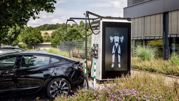 ADS Tec Energy macht schwache Netzanschlüsse schnellladefähig