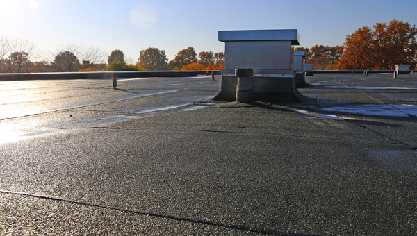 Brandschutz auf dem Flachdach: Die wichtigsten Regeln im Überblick