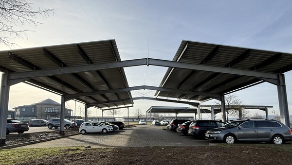 Wi Solar PV-Parkplatzüberdachung mit Speicher