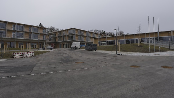 Hybrid versorgtes Schulgebäude: TWL-Technologie GmbH verknüpft neue PVT-Module mit Geothermie