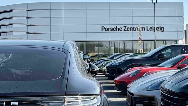 Ursa dämmt neues Porsche Zentrum in Leipzig