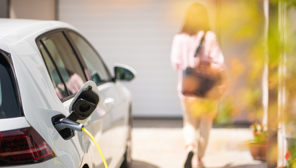 E-Fahrzeugbatterie als Netzspeicher nutzen