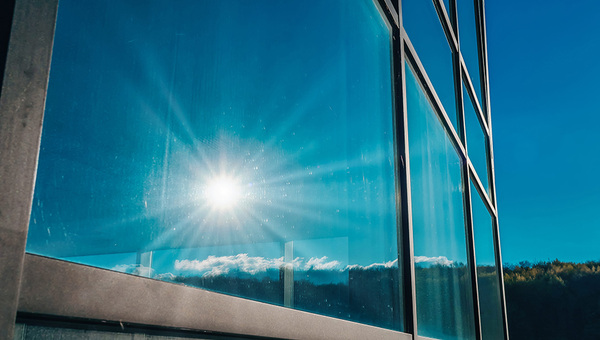 AGC Fineo: Wie Vakuumglas zum Klimaschutz beiträgt