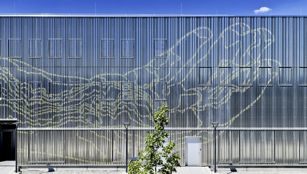 Ehret Faltschiebeläden vereinen Klimaschutz und Kunst im Zentraldepot Regensburg