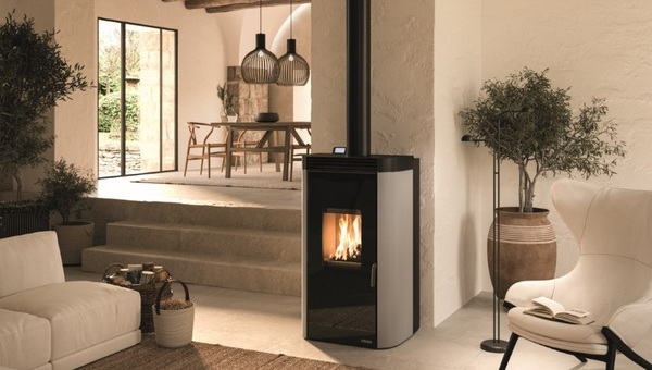 Multifire Archie: Palazzettis Hybridofen vereint Holzfeuer und Pelletkomfort
