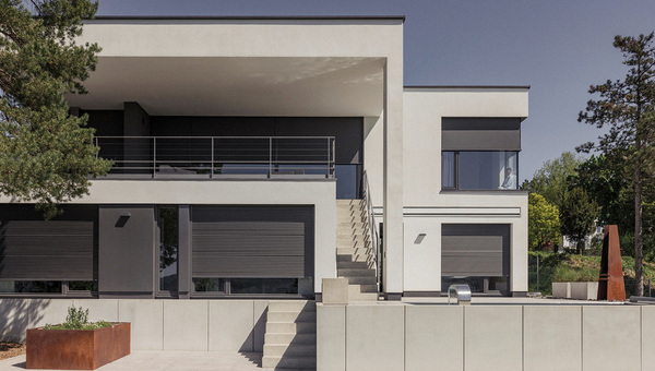 Effiziente Sonnenschutzsysteme für Fassade und Bestand