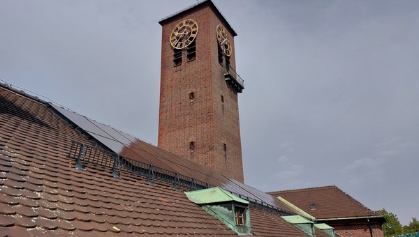 PV auf Denkmalschutz: Münchens Auferstehungskirche setzt auf Solarstrom