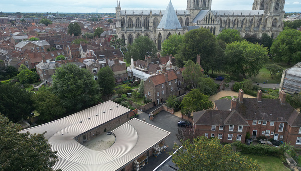 York Minster in York prägt mit seinen mittelalterlichen Bauten das historische Umfeld des Heritage Quad.