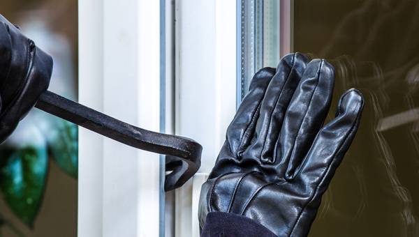 Wie Montagefehler bei Fenstern Einbrechern die Arbeit erleichtern 