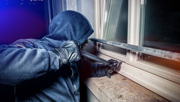 Einbruchschutz: Ein Sensor sichert gekippte Fenster und Glasbruch Einbruchschutz: Ein Sensor sichert gekippte Fenster und Glasbruch