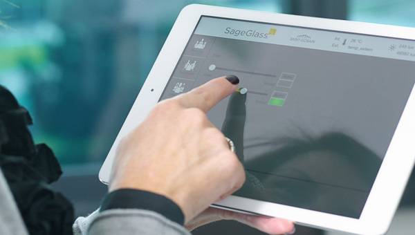 Intelligentes Glas: Sonnenschutz per App